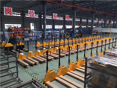 電動(dòng)叉車公司1