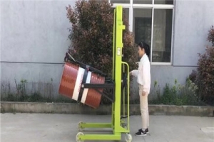 手動油桶搬運堆高車在使用中會出現哪些問題？如何快速解決？