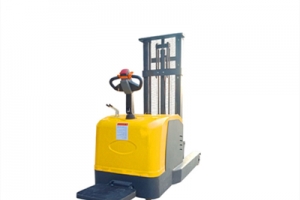 前移式電動堆高車廠商淺談電動堆高車發展趨勢