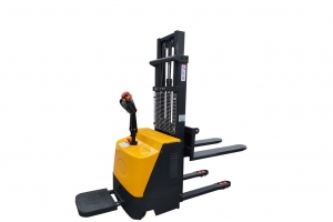 全電動叉車生產廠家:鋰電池VS 鉛酸電池