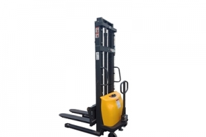 倉儲叉車廠家:購買叉車前要考慮哪些因素