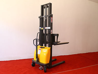 半電動堆高車價格