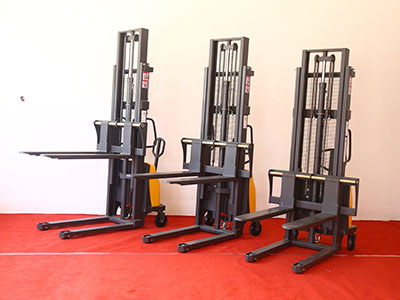 半電動堆高車多少錢