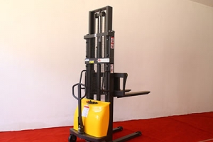 半電動堆高車應該怎么選?都有哪些重要組件?