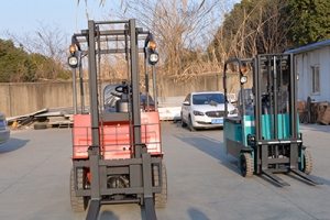 電動(dòng)叉車存放前的注意事項(xiàng)