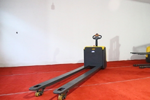 電動(dòng)托盤搬運(yùn)車的蓄電池如何挑選?