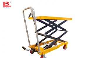 液壓升降平臺(tái)都有哪些規(guī)格以及液壓升降平臺(tái)的使用注意事項(xiàng)有哪些?