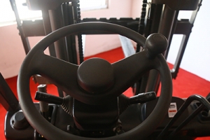 小型電動叉車的轉向故障是什么原因造成的？