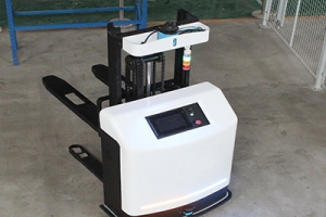 電動(dòng)叉車廠家聊一聊無人叉車的發(fā)展?fàn)顩r