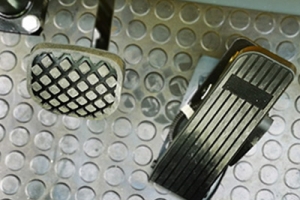 為什么越來越多的企業選擇電動液壓叉車？