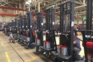 全電動叉車多路換向閥漏油怎么解決?