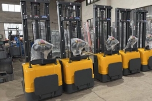 站架式堆高車:高效倉儲作業的智能之選