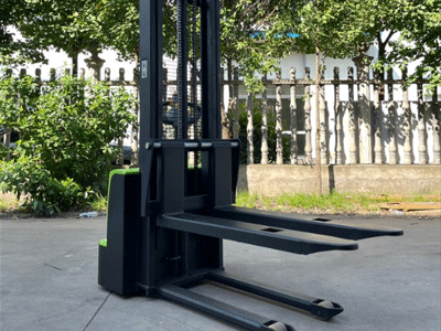 新牛頓電動(dòng)堆垛車(chē)