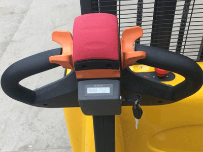 步行式堆高車手柄細節(jié)