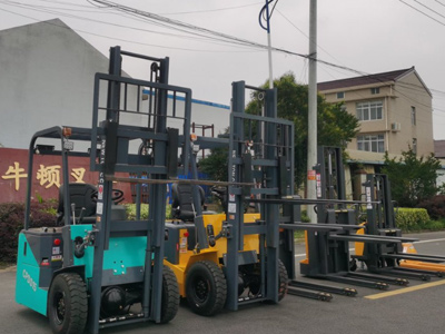 電動堆高車產(chǎn)品
