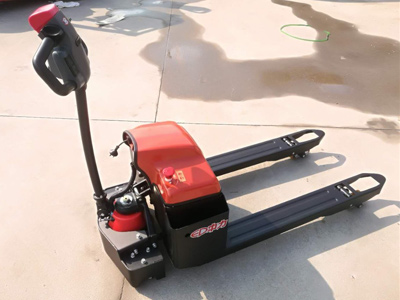 手動搬運車太累怎么辦?步行式全電動搬運車現貨來解決