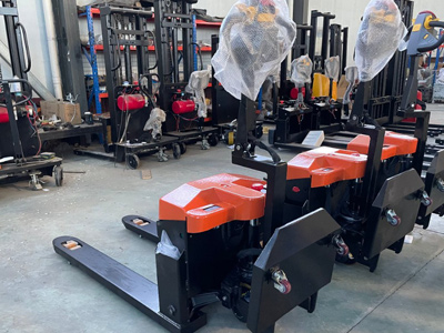 站駕式全電動(dòng)搬運(yùn)車好不好用？好用且不貴