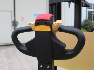 深刻了解叉車規(guī)范