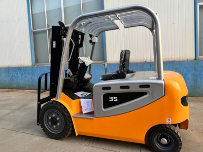 火力全開！果園全地形叉車優(yōu)勢明顯