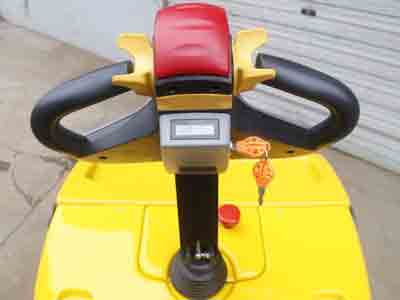 小型站駕式電動搬運車怎么選？一文給你講清楚