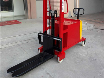 2026年最新半電動堆高車多少錢一臺？