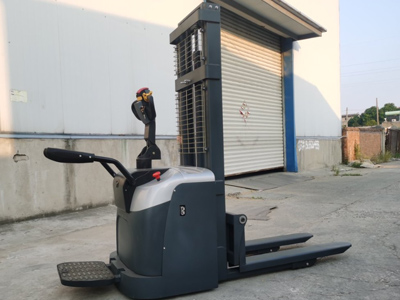 雙托盤堆垛機轉彎靈活嗎？倉庫用過都說好