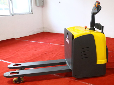 站駕式搬運車可以爬坡道嗎？牢記這些禁忌