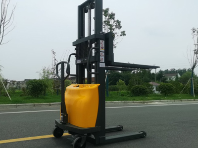 半電動(dòng)堆高車